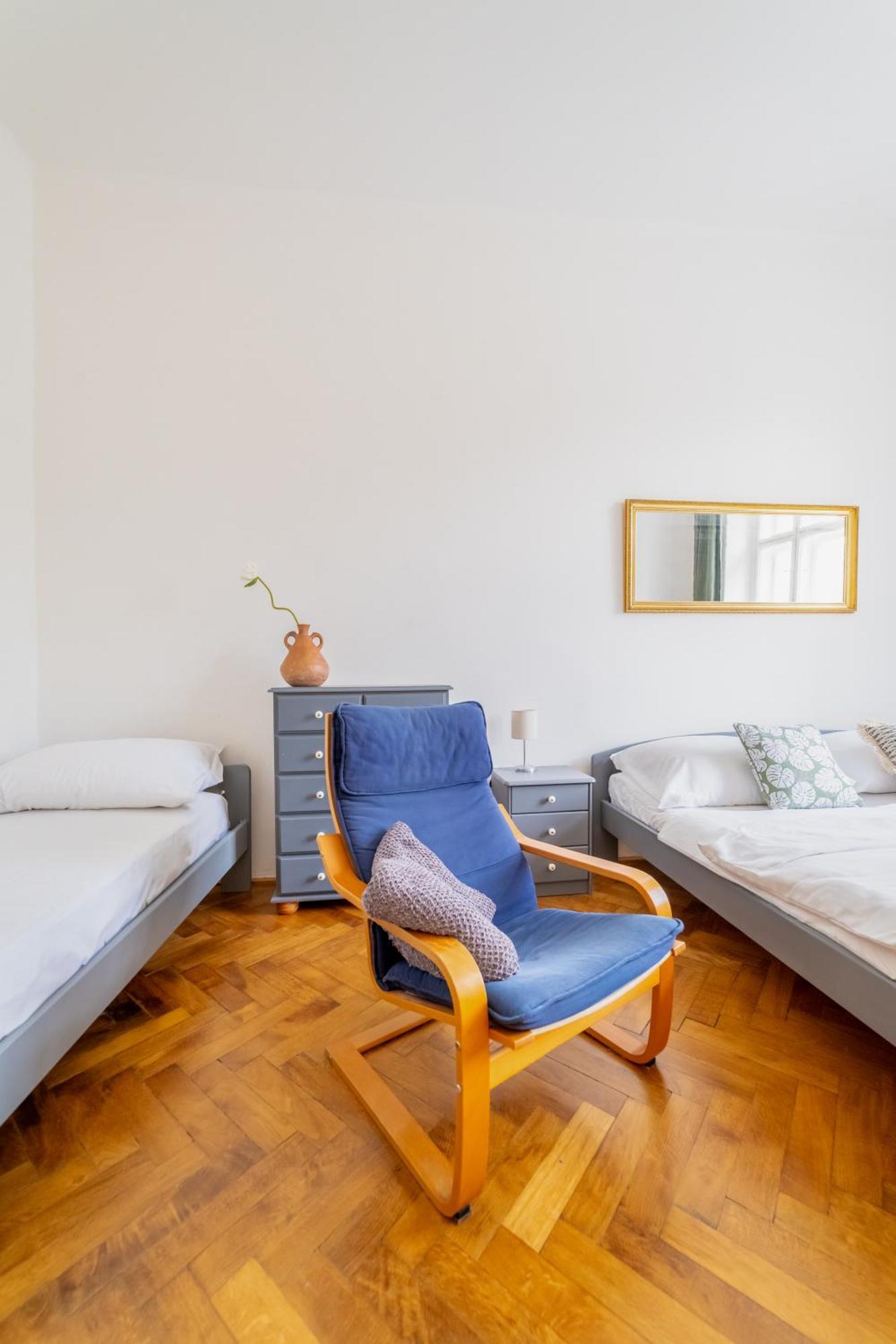 Vintage Vogue By Rentez Apartment Prag